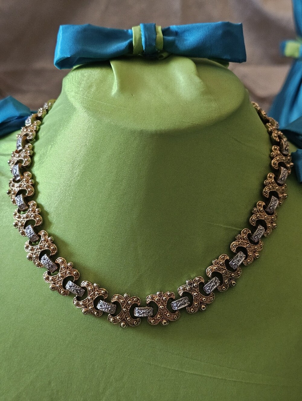 Besutiful Vintage Necklace